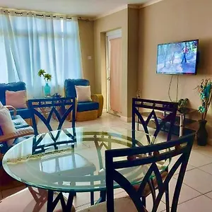 Hideaway At The Strathairn Apartment Kingston