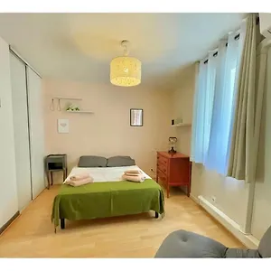 Calme, à 2 Pas Du Palais Des Papes Appartement
